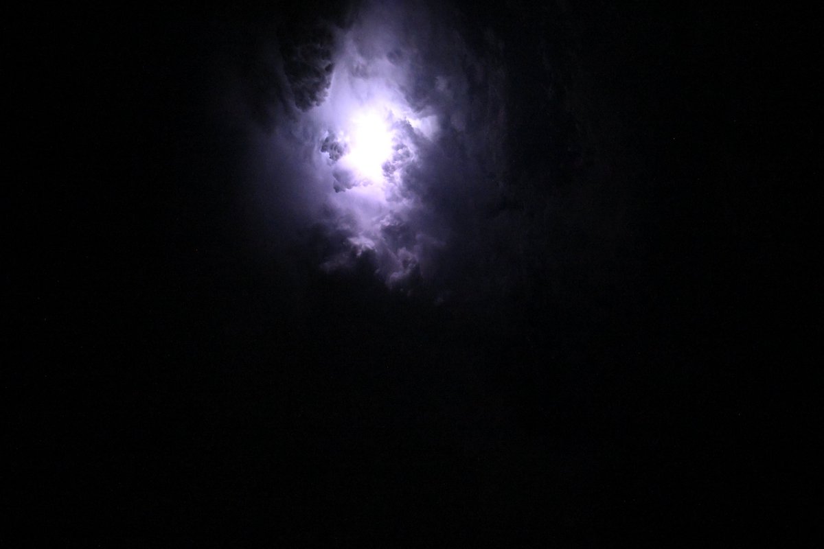 Astro_Ayers's tweet image. We flew over Hurricane Erick this morning (last night for those on Earth), and I caught some of the lightning in the storm. I shoot these at 120 frames per second, and this bolt of lightning stuck around for over 40 frames!
In these pictures, you can see the clear bolt outline,…