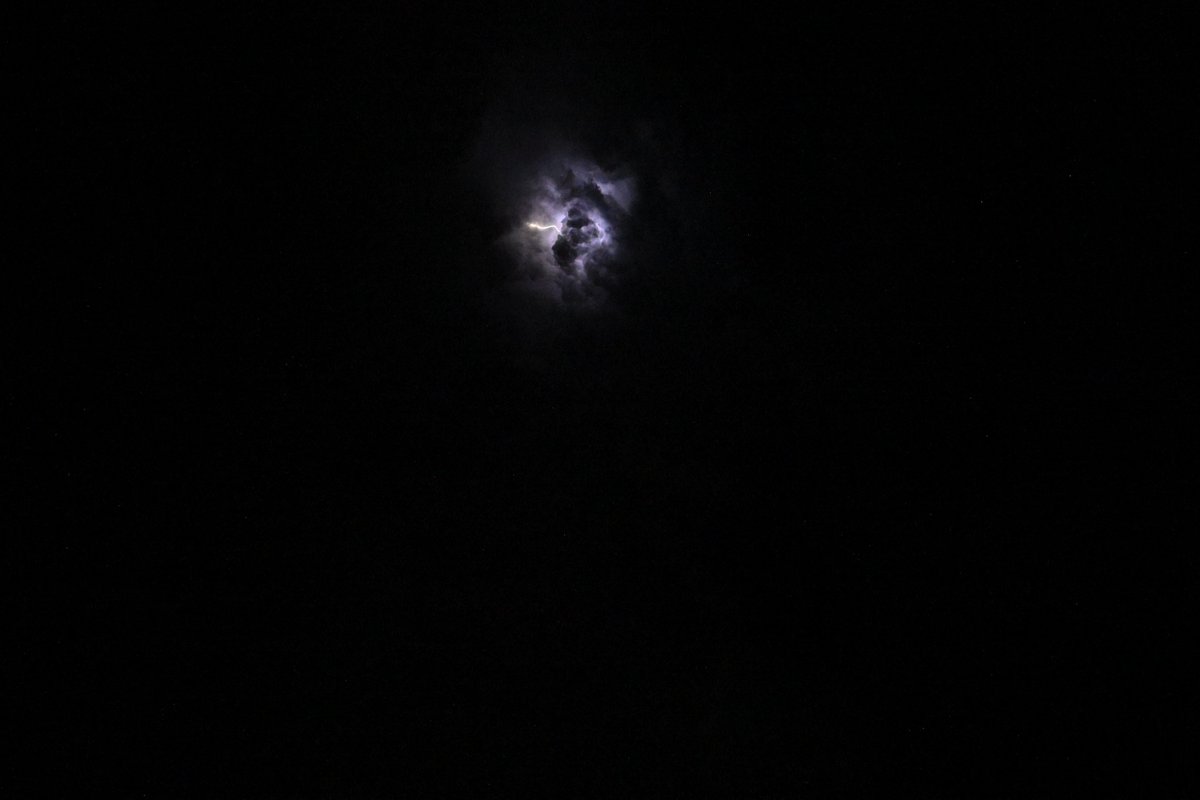 Astro_Ayers's tweet image. We flew over Hurricane Erick this morning (last night for those on Earth), and I caught some of the lightning in the storm. I shoot these at 120 frames per second, and this bolt of lightning stuck around for over 40 frames!
In these pictures, you can see the clear bolt outline,…
