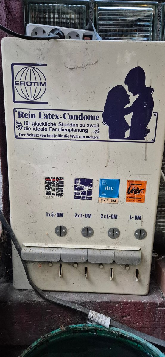 Joergemann's tweet image. Brauch jemand was?
#Latex #Familienplanung #dry