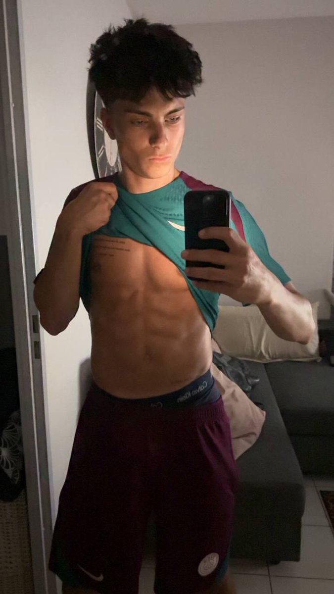 lucasblgn's tweet photo. Ce soir, je viens en dm à tout le monde 😍💪
Il suffit de RT et de like ce post https://t.co/nu1NrscHwy