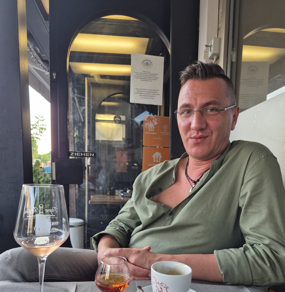 Egal was ist, egal was kommt: machen wir das Beste daraus.
Gerade in diesen irren Zeiten.

Kommt gut durch den Abend, ihr Lieben.