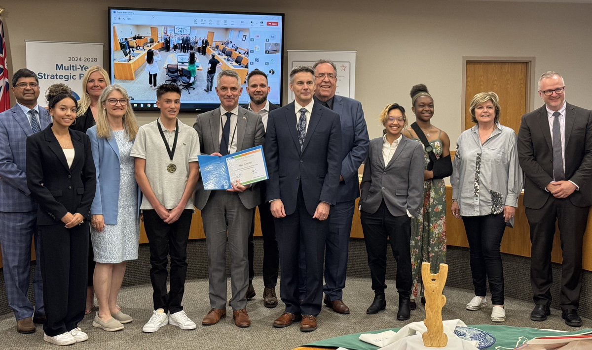 Was a pleasure to present a medal &amp; a certificate of appreciation to Max Pimentel, a student from Holy Trinity Secondary at the HCDSB Board meeting for ranking number one in the WORLD after competing in six Caribou Mathematics contests!
Congratulations from the Board of Trustees!