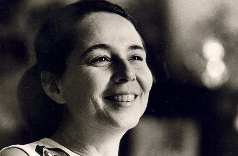 Recordamos #Hoy a Vilma Espín  a 18 años de su partida física. 

Luchadora clandestina y guerrillera, mujer de gran sensibilidad humana.

Vilma es será siempre ejemplo y guía de las #MujeresEnRevolución