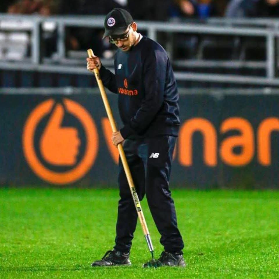 A huge congratulations to our groundsman Jason Stewart on his deserved #FIBAWARDS25 Grounds Team of the Season award! 👏

York Road wouldn’t look anywhere near as good without you Jason 🖤🤍