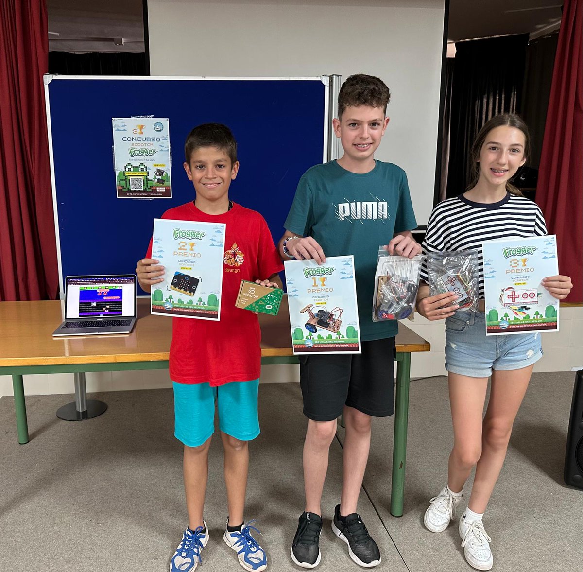 valledelazahar's tweet photo. Celebramos con éxito la 3ª edición del Concurso de Videojuegos en Scratch, con temática Frogger.
🎉 ¡Enhorabuena a los ganadores!
🥇 Hugo Vicario (2ºB)
🥈 Antonio Ramírez (1ºC)
🥉 Lara García (1ºC)
#Scratch #ValleDelAzahar #EducaciónDigital #Cártama #FroggerChallenge https://t.co/TNMdWC7Ka3