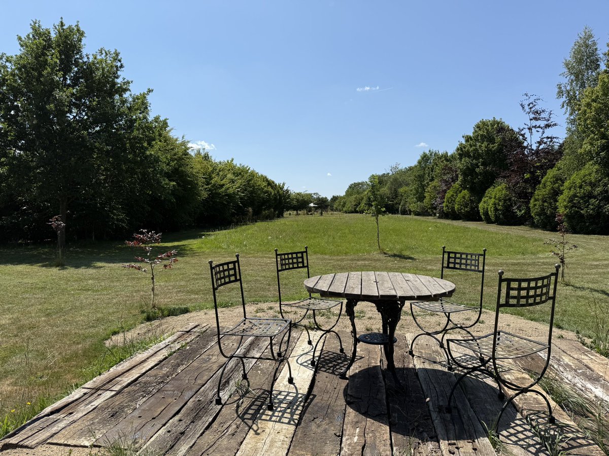 HookwoodLodge's tweet photo. Take a seat and relax… 

We’re so proud of the grounds at Hookwood Lodge, that we’ve provided plenty of outdoor seating areas so that you can enjoy the views as much as we do!

Take a look and plan your next visit at https://t.co/pgqXbsJ76e.

#hookwoodlodge #hookwoodlodgehotel https://t.co/EzYNLEzVmA