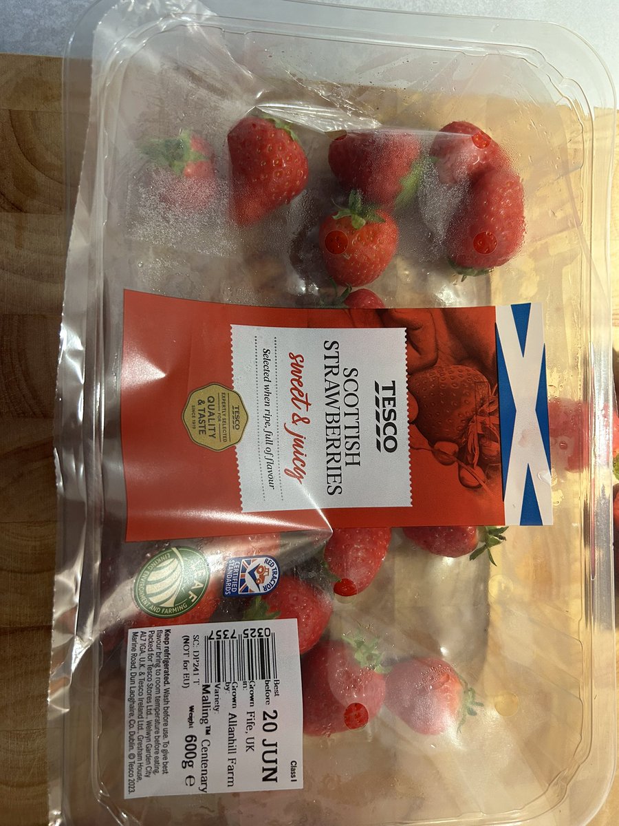 radstockash's tweet photo. @Tesco Bought today with a best before of 20/6 and loads of them are rotten 😞 https://t.co/z6O7oGXcBu