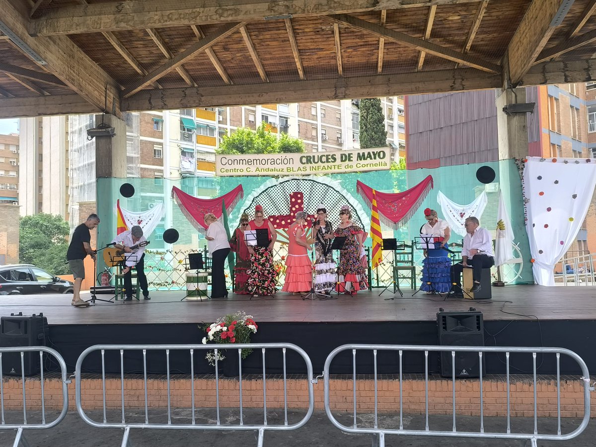 FECAC con sus entidades

Este pasado fin de semana, asistimos a la Final del Concurso Nacional de Cante Jondo de la Llagosta. Además, también estuvimos en la Conmemoración de las cruces de Mayo del Centro Cultural Andaluz Blas Infante de Cornellá.
