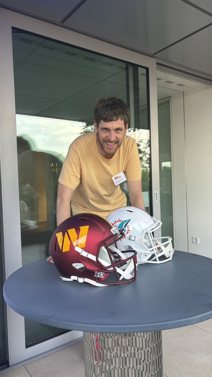 Representando a <a href="/wppmedia/">WPP Media</a> en el evento de la <a href="/NFL/">NFL</a> en las oficinas de <a href="/bakermckenzie/">Baker McKenzie</a> para presentar el #NFLMadridGame que tendrá lugar en noviembre en el #Bernabéu. 

Que buen evento y que bien tantas caras conocidas y colegas de trabajo.