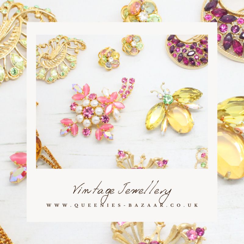 Vintage never goes out of fashion 🌷

#vintageshowandsell #VintageJewellery #VintageFinds #ShopVintage

queenies-bazaar.co.uk/product-catego…