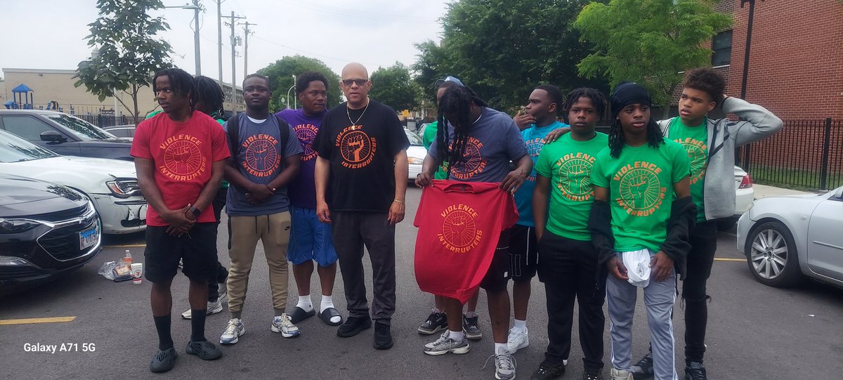 Special Thanks to the brothers and sisters in the East Garfield Community for attending the Violence Interrupters Community Cookout. Salute to Breakthrough Ministries and all the community groups in the area.