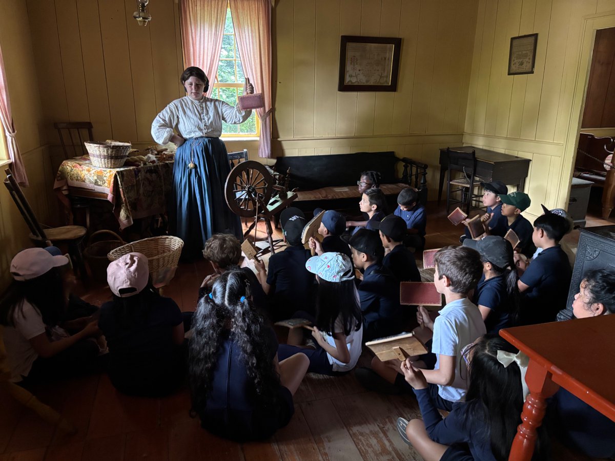 IdaMandarino's tweet photo. Grade 3 students enjoy the day at Pioneer Village!@TCDSB @TCDSB_RDAddario @STA_TCDSB https://t.co/bcTvHqK6sK