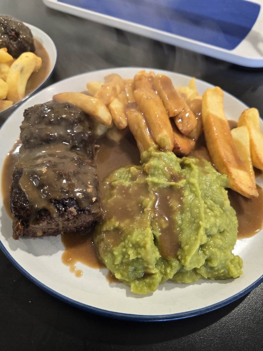 Night Shift Dinner 🍽 

Cooked this for the boys in work 👍

F + P + C 

Top Tier Grub ❤️