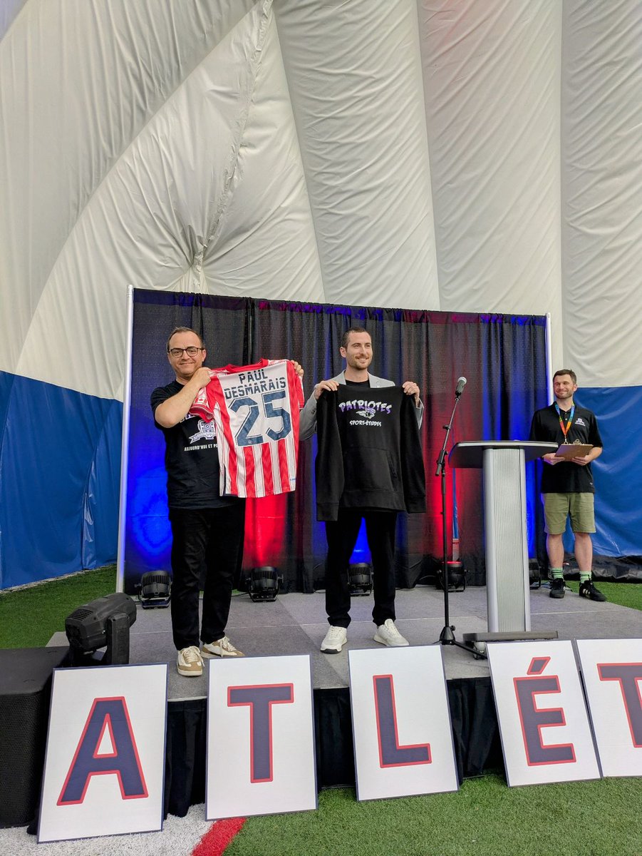 🎉 C’est officiel!

Le Conseil des écoles catholiques du Centre-Est (CECCE) et l’équipe professionnelle de soccer Atlético Ottawa sont fiers d’annoncer un partenariat exclusif et inédit avec l’École secondaire catholique Paul-Desmarais, faisant de cette collaboration une entente