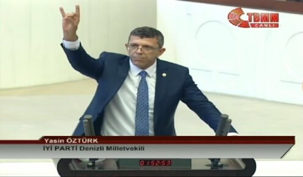 AKP, CHP ve DEM Parti, İYİ Partili Yasin Öztürk’ün kınanması yönünde oy verirken MHP çekimser oy kullandı.
Böylelikle Türk’ün meclisinde "Türk milleti soykırım yapmamıştır" dediği için kınanan ilk milletvekili Yasin Öztürk oldu.