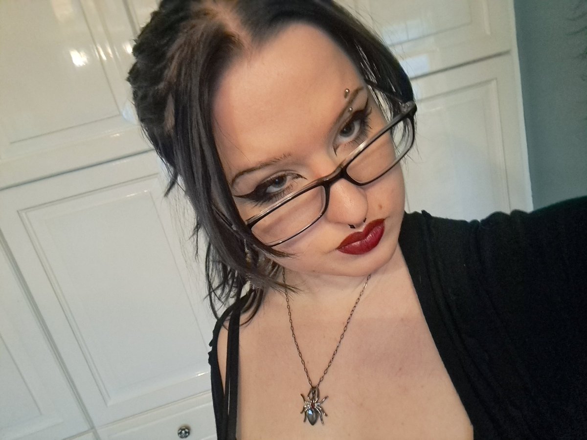 lydididia's tweet photo. 10€ auf mein paypal. Von jedem von euch. Jetzt. Brav.

Paypal@:  @thxforyourmoneylmao 

#findom #obedientslaves #femdom #zahlsklaven #zahlschweine #geldherrin https://t.co/5Ev8o3Jt1f