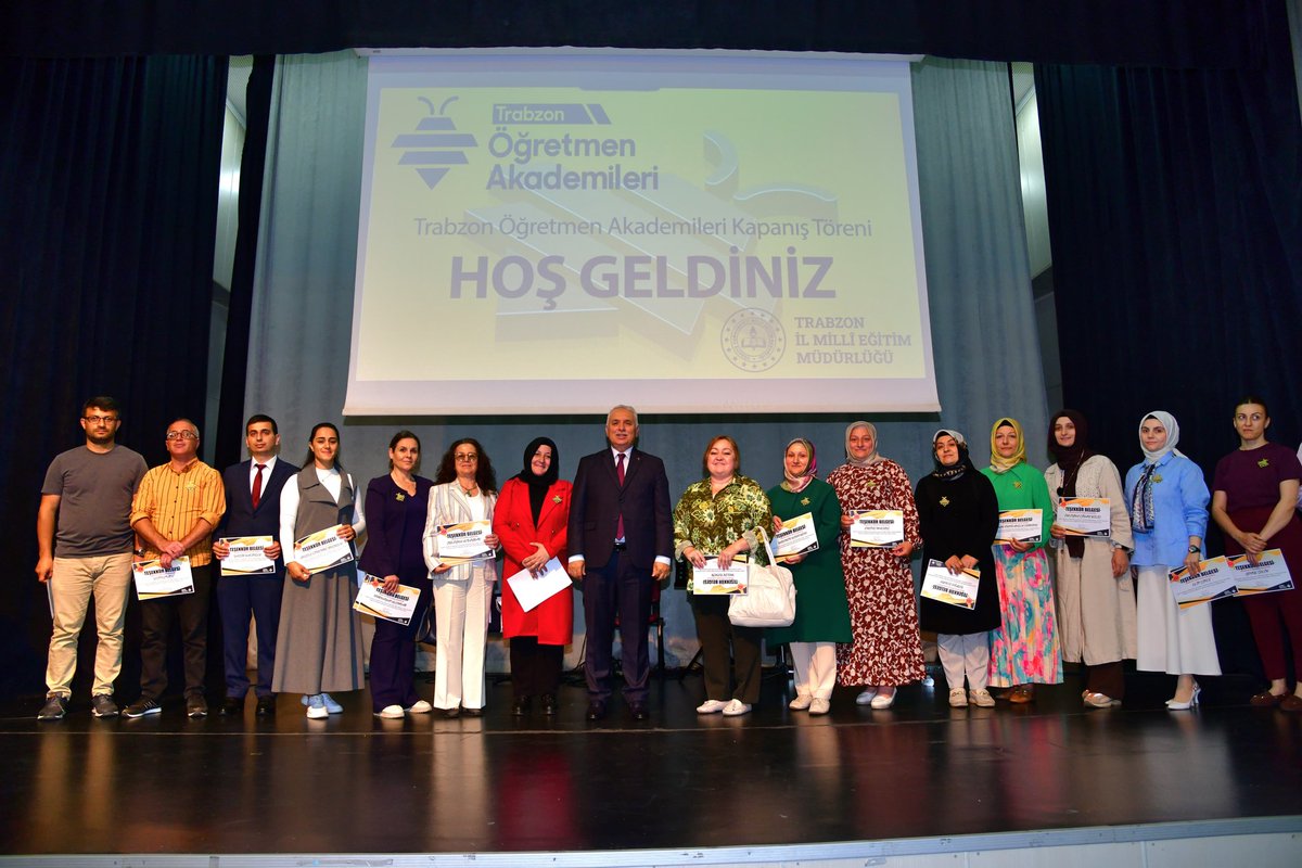 Bakanlığımız bünyesinde yürütülen Trabzon Öğretmen Akademilerinin son dersi Sayın Valimiz Aziz Yıldırım tarafından gerçekleştirildi. Ders sonunda katılım sağlayan öğretmenlerimize belgeleri verildi.
<a href="/tcmeb/">Millî Eğitim Bakanlığı</a> <a href="/Yusuf__Tekin/">Yusuf Tekin</a> <a href="/farukyelkenci/">Ömer Faruk Yelkenci</a> <a href="/TrabzonValilik/">T.C. Trabzon Valiliği 🇹🇷</a> <a href="/hasan_uygun91/">hasan uygun</a>