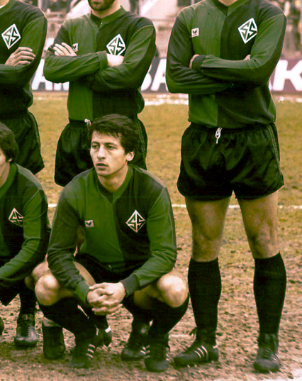 Sakaryaspor'da en fazla forma giyen oyuncu: Turgay Poyraz.

Turgay Poyraz, 1981-1989 yılları arasında 247 maça çıkarak, Sakaryaspor tarihinin en fazla maçta forma giyen oyuncusu olmuştur.

Bu maçların 191'i Süper Lig (o zamanki adıyla 1. Lig) maçlarıdır.