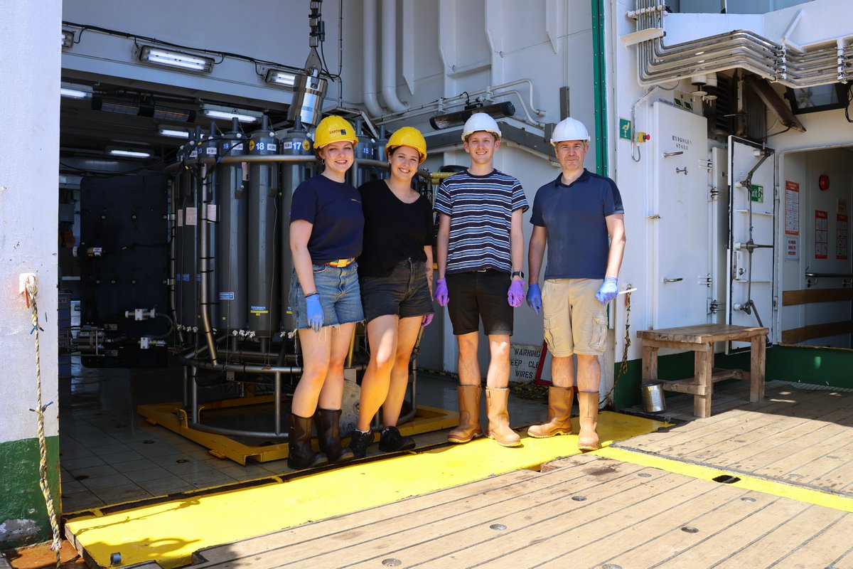 arianwenherbert's tweet photo. 5000L of seawater, 4000 nautical miles, 47 days at sea, 35 experiments, 21 scientists investigating the role of marine plankton in the global carbon cycle 🌎 Read more: https://t.co/eGDRclgRYb

@challengersoc #marinebiology #oceanography #climatechange #plankton https://t.co/9Plqhr1hoA