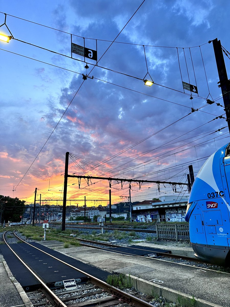 SNCF TER AURA tweet media