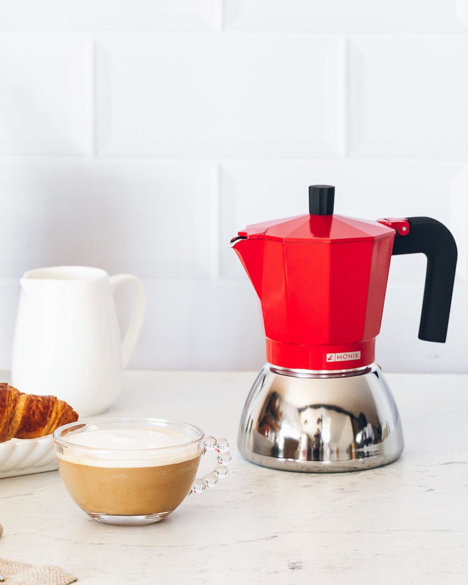 ¡Café con actitud, a la italiana! ☕

Olvídate de los cafés aguados y dale caña a tus mañanas con la Cafetera Italiana Induction Inox. Hecha para los que saben que un buen espresso no se negocia. 

Si vas a hacer café, hazlo bien. Hazlo con estilo.

➡️ cafeslabrasilena.es/producto/cafet…