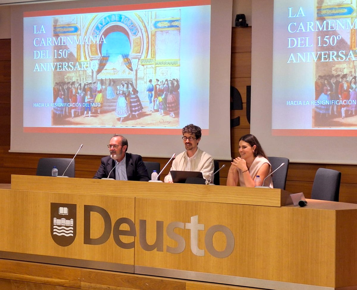 Deusto Estudios Ocio (@deustoestudocio) on Twitter photo Mesa redonda 150 años estreno de la Carmen de Georges Bizet: <a href="/ane_legarreta/">Ane</a>, Imanol Sanjosé y Jaime Cuenca. Cierre de curso Programa Disfrutar las Artes.
Plazo matrícula 2025/26 abierto en: deusto.es/deustobide <a href="/deustoCCSSyHH/">Facultad de Ciencias Sociales y Humanas - Deusto</a> <a href="/deusto/">Universidad Deusto - Deustuko Unibertsitatea</a> Colabora <a href="/FundlaCaixa/">Fundación ”la Caixa”</a> Mesa redonda 150 años estreno de la Carmen de Georges Bizet: <a href="/ane_legarreta/">Ane</a>, Imanol Sanjosé y Jaime Cuenca. Cierre de curso Programa Disfrutar las Artes.
Plazo matrícula 2025/26 abierto en: deusto.es/deustobide <a href="/deustoCCSSyHH/">Facultad de Ciencias Sociales y Humanas - Deusto</a> <a href="/deusto/">Universidad Deusto - Deustuko Unibertsitatea</a> Colabora <a href="/FundlaCaixa/">Fundación ”la Caixa”</a>