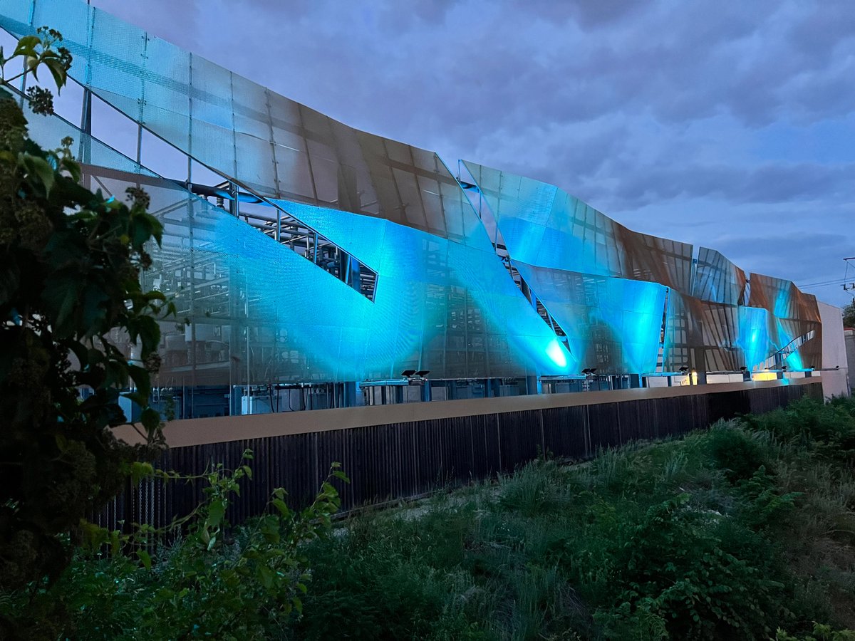 AmicoArchMetals's tweet photo. Substation clad in AMICO's Bellesa expanded mesh 

1.  Dynamic surface design

2.  Uses negative space

3. Incorporates Lighting https://t.co/yqVGFbDdQ8