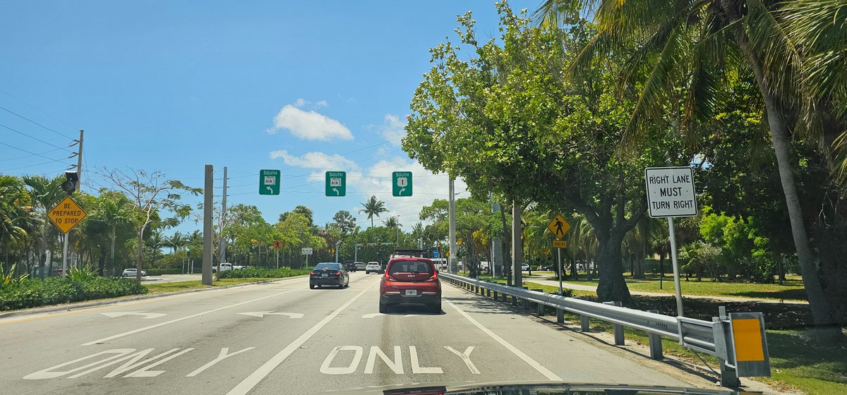 FlaKeysResorts's tweet image. Arriving in Key West like...

&quot;South A1A&quot; - &quot;South A1A&quot; - &quot;South US-1&quot;

And it hits you - you&apos;ve literally reached the end of America&apos;s longest north-south highway.

This is it. The road ends here.

After this, nothing but 90 miles of ocean between you and Cuba.

Left takes you…
