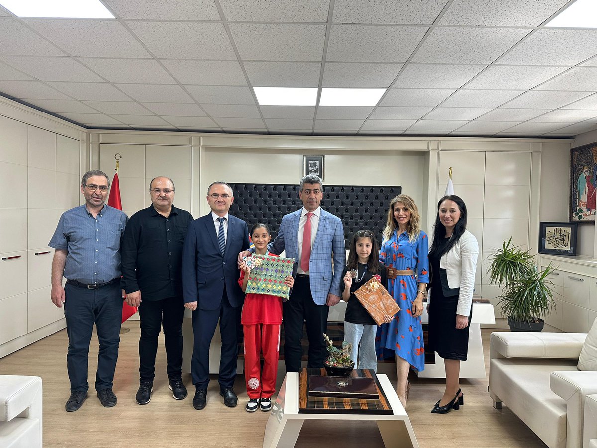 Müdürümüz İsmail Yıldırım, Ali Fuat Cebesoy İo öğrencilerimizden Turkish Open Wako Worl Cup (Türkiye Açık WAKO Dünya Kupası)’da 3. Sınıf grubunda dünya 2. si olan İkra Berrin Tikicieri ve İl Teakwando Kyorugi Şampiyonasında 2. olan öğrencimiz Derin Dinçer’i makamında tebrik etti.