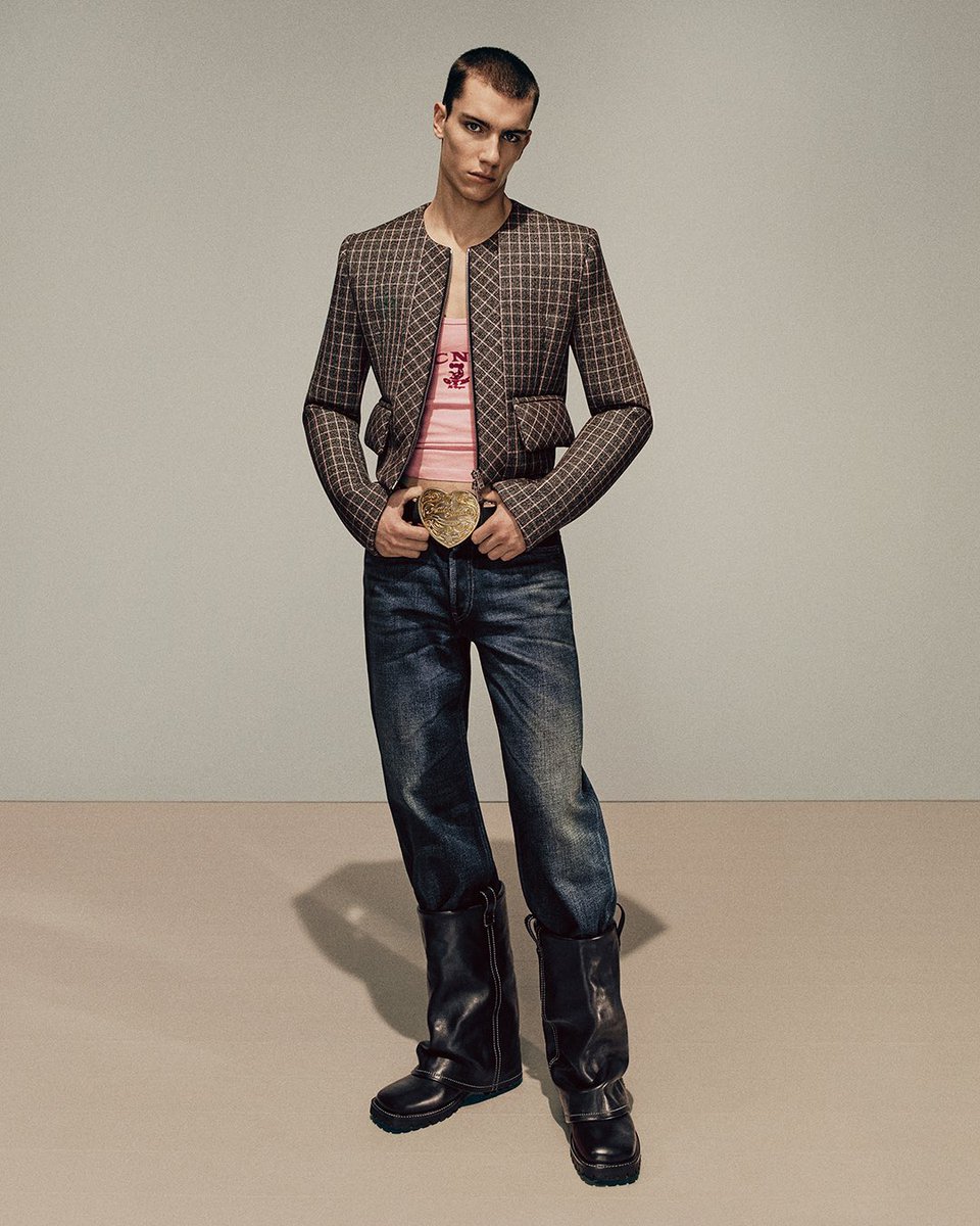 acnestudios's tweet image. A new sartorialism.
Acne Studios FW25 collection reexamines the archetypes of menswear.
Introducing the ‘2010 silhouette’: a new straight-leg denim fit in a vintage blue and tinted indigo wash.
Discover the new collection in-store and online.