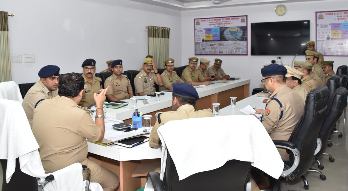 ADG Zone Bareilly (@adgzonebareilly) on Twitter photo 17-06-2025
рдмрд░реЗрд▓реАред
рдЕрдкрд░ рдкреБрд▓рд┐рд╕ рдорд╣рд╛рдирд┐рджреЗрд╢рдХ рдмрд░реЗрд▓реА рдЬреЛрди рд╢реНрд░реА рд░рдорд┐рдд рд╢рд░реНрдорд╛ рджреНрд╡рд╛рд░рд╛ рдирдпреЗ рдЖрдкрд░рд╛рдзрд┐рдХ рдХрд╛рдиреВрдиреЛрдВ рдХреЗ рдЕрдиреНрддрд░реНрдЧрдд рдкрдВрдЬреАрдХреГрдд рдЕрднрд┐рдпреЛрдЧреЛрдВ рдХреА рд╡рд┐рд╡реЗрдЪрдирд╛ рдореЗрдВ рдЖ рд░рд╣реА рд╡реНрдпрд╡рд╣рд╛рд░рд┐рдХ рдХрдард┐рдирд╛рдИрдпреЛрдВ рдХреЛ рдЬрд╛рдирдиреЗ рдХреЗ рд▓рд┐рдП рдмрд░реЗрд▓реА рдЬреЛрди рдХреЗ рд╕рдорд╕реНрдд рдЬрд┐рд▓реЛрдВ рдХреЗ рдЕрдиреБрднрд╡реА рдПрд╡рдВ рд╕рдХреНрд░рд┐рдп рд╡рд┐рд╡реЗрдЪрдХреЛрдВ рдХреЛ рдЬреЛрдирд▓ рдХрд╛рд░реНрдпрд╛рд▓рдп рдмрд░реЗрд▓реА рдореЗрдВ рдмреБрд▓рд╛рдХрд░ рд╡рд╛рд░реНрддрд╛ рдЖрдпреЛрдЬрд┐рдд 17-06-2025
рдмрд░реЗрд▓реАред
рдЕрдкрд░ рдкреБрд▓рд┐рд╕ рдорд╣рд╛рдирд┐рджреЗрд╢рдХ рдмрд░реЗрд▓реА рдЬреЛрди рд╢реНрд░реА рд░рдорд┐рдд рд╢рд░реНрдорд╛ рджреНрд╡рд╛рд░рд╛ рдирдпреЗ рдЖрдкрд░рд╛рдзрд┐рдХ рдХрд╛рдиреВрдиреЛрдВ рдХреЗ рдЕрдиреНрддрд░реНрдЧрдд рдкрдВрдЬреАрдХреГрдд рдЕрднрд┐рдпреЛрдЧреЛрдВ рдХреА рд╡рд┐рд╡реЗрдЪрдирд╛ рдореЗрдВ рдЖ рд░рд╣реА рд╡реНрдпрд╡рд╣рд╛рд░рд┐рдХ рдХрдард┐рдирд╛рдИрдпреЛрдВ рдХреЛ рдЬрд╛рдирдиреЗ рдХреЗ рд▓рд┐рдП рдмрд░реЗрд▓реА рдЬреЛрди рдХреЗ рд╕рдорд╕реНрдд рдЬрд┐рд▓реЛрдВ рдХреЗ рдЕрдиреБрднрд╡реА рдПрд╡рдВ рд╕рдХреНрд░рд┐рдп рд╡рд┐рд╡реЗрдЪрдХреЛрдВ рдХреЛ рдЬреЛрдирд▓ рдХрд╛рд░реНрдпрд╛рд▓рдп рдмрд░реЗрд▓реА рдореЗрдВ рдмреБрд▓рд╛рдХрд░ рд╡рд╛рд░реНрддрд╛ рдЖрдпреЛрдЬрд┐рдд