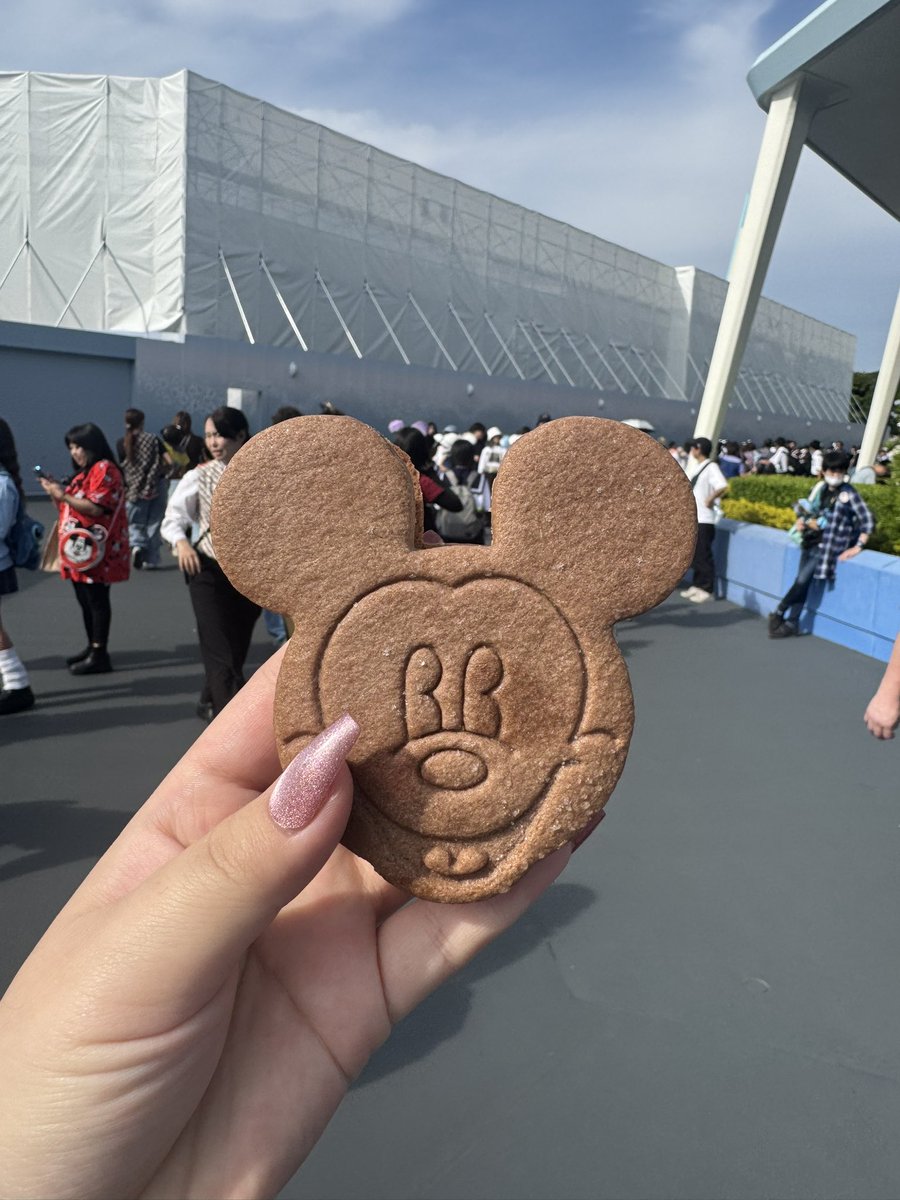 DCS_Dove23's tweet photo. かれぴがディズニー連れてってくれた✌️
化粧とても盛れてたﾖ🫣 https://t.co/EWJdRkfrK2