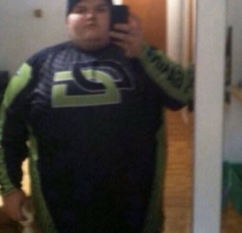 New gamer chair and merch ready for COD IRELAND ✅