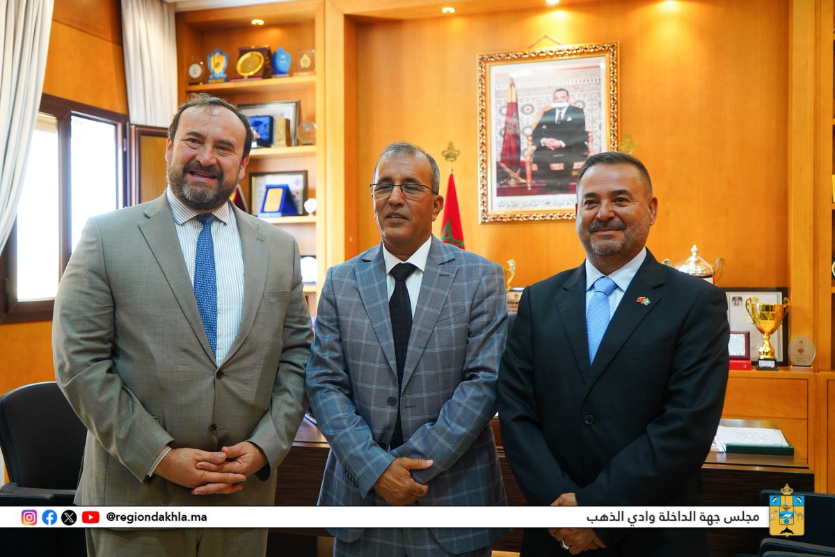 السيد مولاي بوتال لمباركي، النائب الثالث لرئيس مجلس جهة الداخلة – وادي الذهب، يستقبل صباح اليوم بمقر الجهة، كلًا من سعادة سفير جمهورية غواتيمالا المعتمد لدى المملكة المغربية، وسعادة قنصلها الفخري بمدينة الداخلة.

facebook.com/share/p/16imjR…