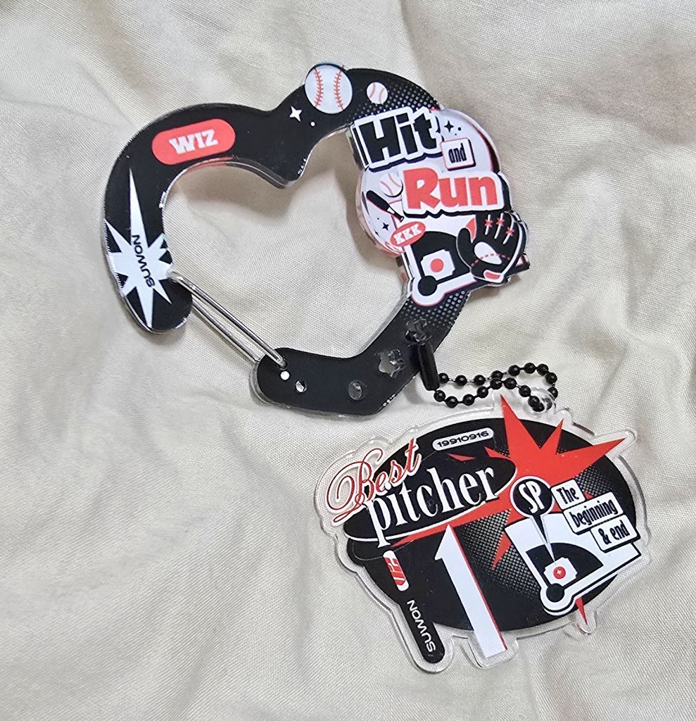 안녕허삽나까
카리비너 전에 존재햇던...
커스텀키링... 내일 모집할개뇨 .. .
문의줫던 분들 계샤서 쪼금!! 제작하려구 
관심 잇으시면? 알티 부탁드립니다 . . . .
폼을 가져오겟습니다.. 

구단시그니처컬러 / 포지션 + 위치
생일 / 등번호 / 멘트 / 컬러군번줄 
=8000원

요렇게 구성입니당!