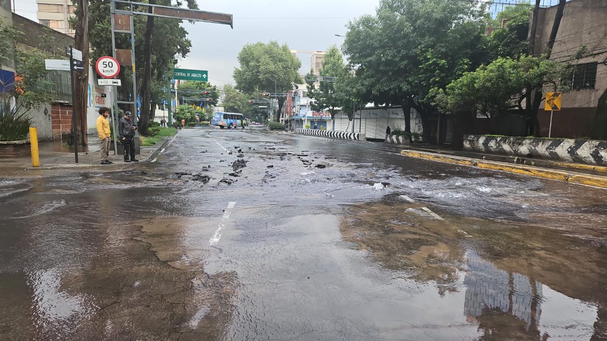 Dr. Luis Espino Urbina (@drluisespino) on Twitter photo La CDMX en la casi totalidad de sus avenidas y específicamente la Benito Juárez en un total abandono por la falta de capacidad y compromiso de <a href="/ClaraBrugadaM/">Clara Brugada Molina</a> y <a href="/LuisMendozaBJ/">Luis Mendoza Acevedo</a>. Urge el mantenimiento y reparación de las vías de circulación.
Solo les pedimos que hagan su trabajo. La CDMX en la casi totalidad de sus avenidas y específicamente la Benito Juárez en un total abandono por la falta de capacidad y compromiso de <a href="/ClaraBrugadaM/">Clara Brugada Molina</a> y <a href="/LuisMendozaBJ/">Luis Mendoza Acevedo</a>. Urge el mantenimiento y reparación de las vías de circulación.
Solo les pedimos que hagan su trabajo.