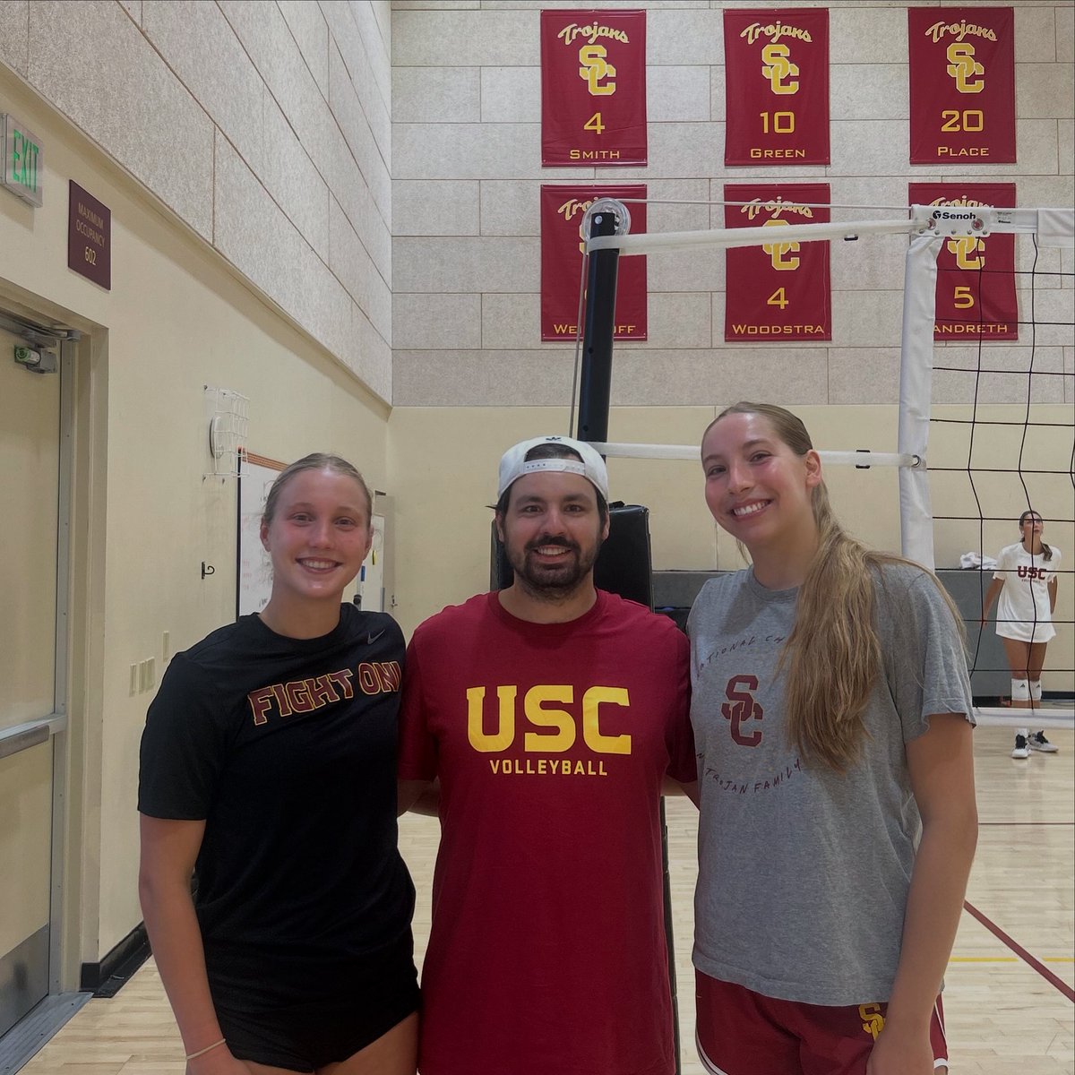 💙SO-CAL DYNASTY FAMILY REINION💙
Coach Tate paid a surprise visit to USC to check on Reese and Gail and work with Coach Keller last week. The girls are loving their experience and have been enjoying the transition to college life.
#B1GTime💪🏾❤️💛