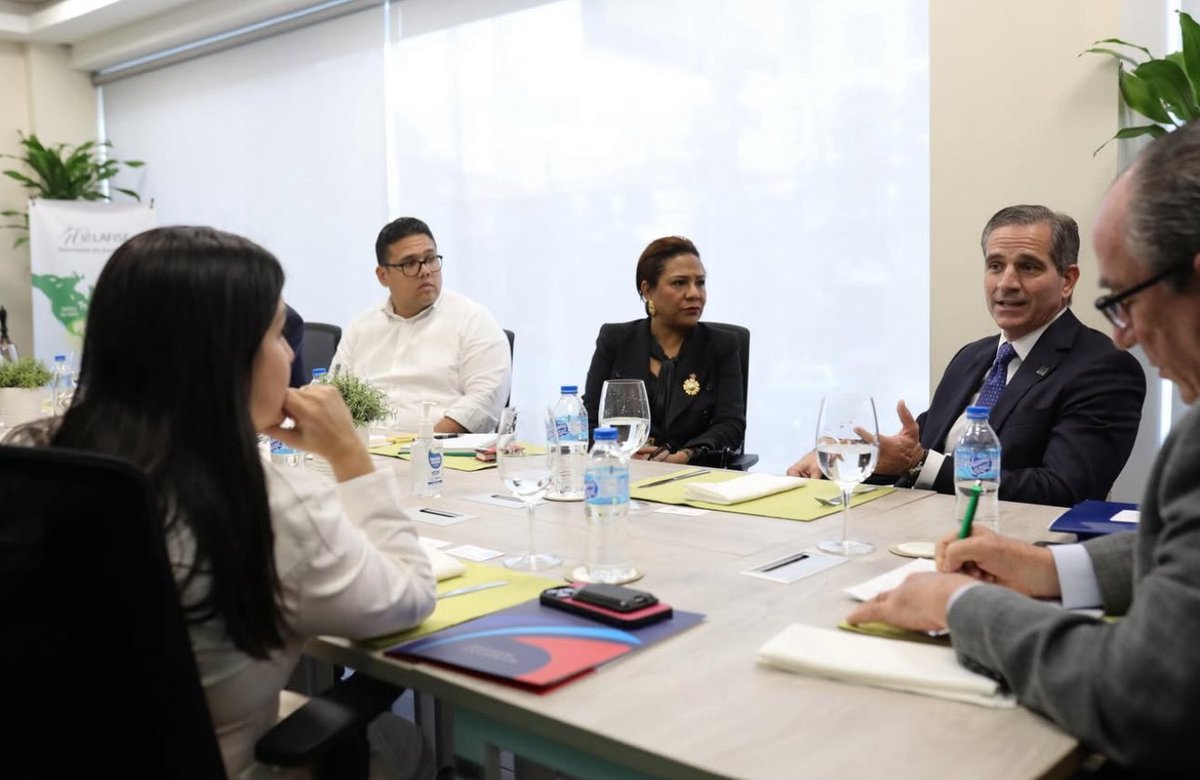 Tuve el placer de participar en un almuerzo y reunión estratégica con representantes del Banco Lafise y el equipo de <a href="/prodominicana/">ProDominicana</a>, liderado por su Directora, <a href="/BivianaRiveiro/">Biviana Riveiro</a>. Durante esta reunión, pudimos conversar sobre oportunidades de colaboración para seguir impulsando el