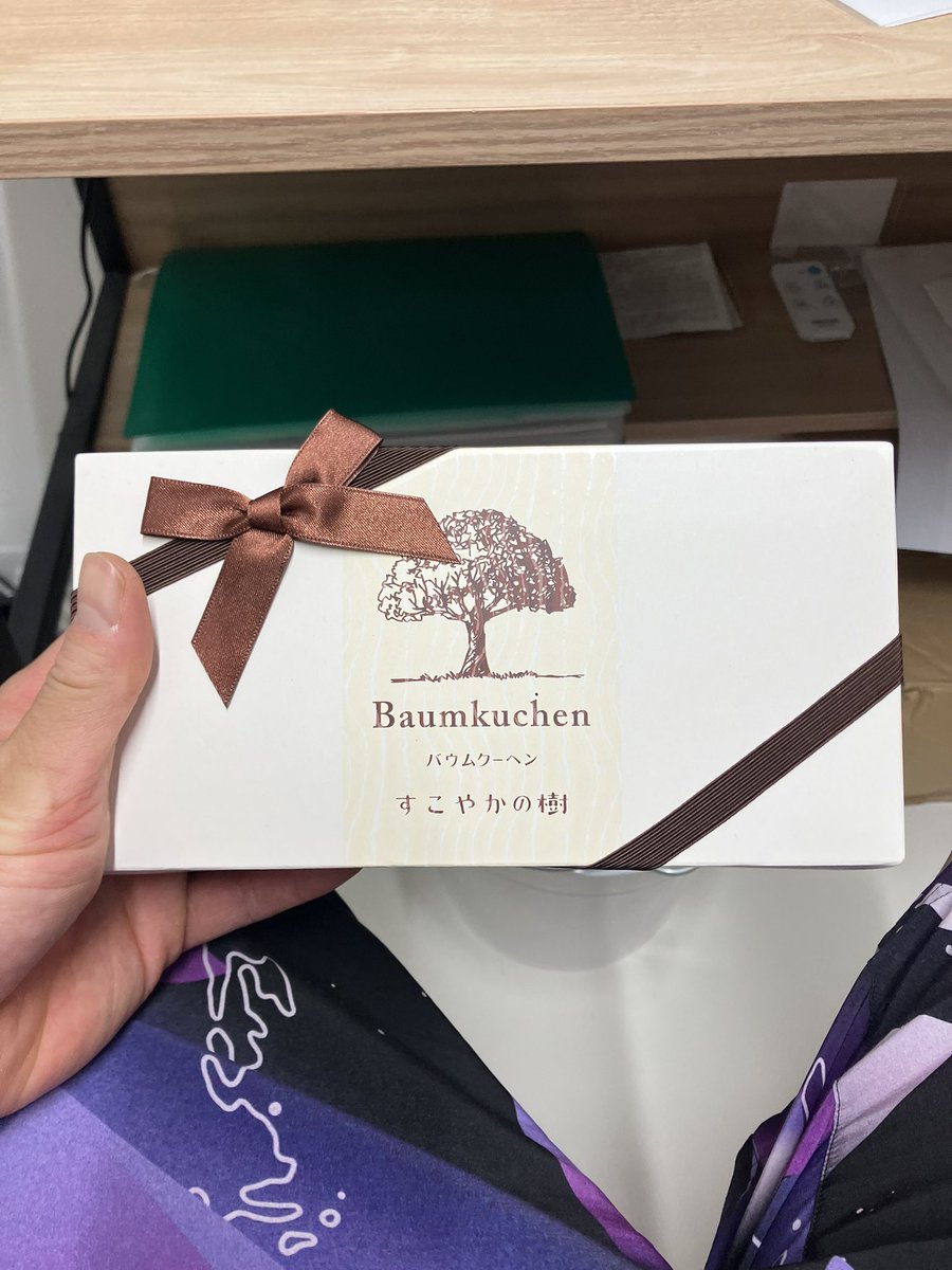 手術後で落ち込んでいるのではと心配してくれたMANAKA選手からの差し入れ。
ありがとうございます😊
あと、保護メガネはハズキルーペではありませんよ😤