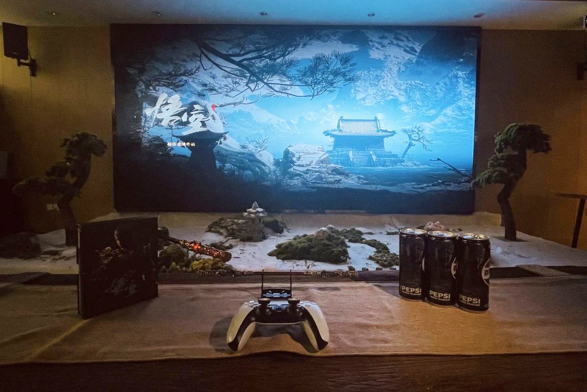 Photos taken at a Xinhua Bookstore in Tai'an, Shandong. Customers can have a try before purchasing Black Myth: Wukong PS5 Steelbook Edition published by HeyBox and Cube Game (WanXin Media)!
mp.weixin.qq.com/s/tbKQam45aLQU…
#HeyBox #CubeGame #PS5 #BlackMythWukong