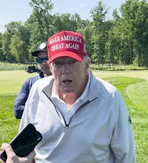 "Potrei attaccare l'#Iran, potrei non attaccare l'Iran, chi può dirlo, nessuno sa cosa farò, ma forse qualcosa in settimana".
Fra una partita a golf e l'altra?
La sicurezza mondiale dipende da uno psicopatico demente.