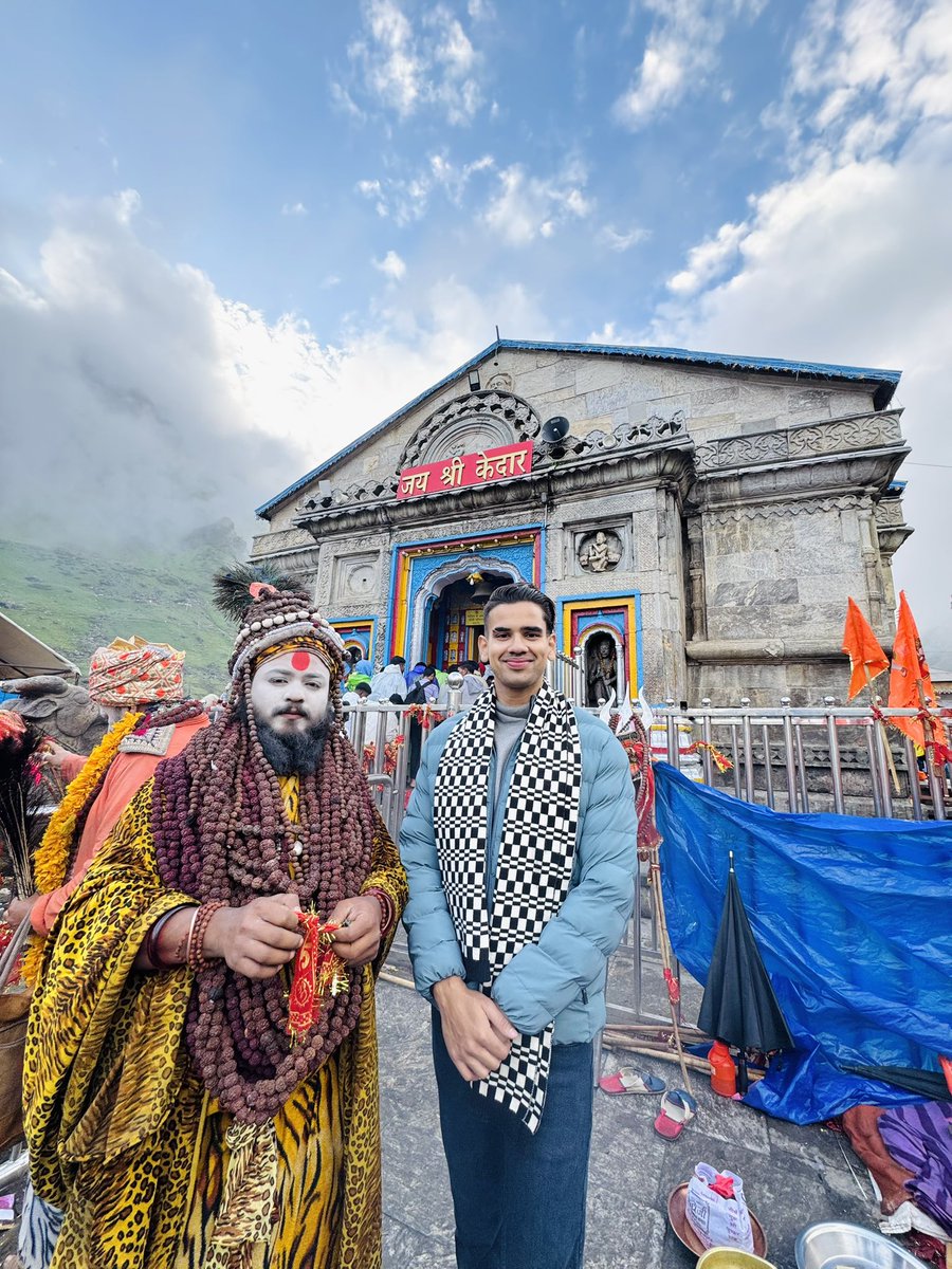 मैं स्वर्ग का एहसास लिखूँ,
तुम 'केदारनाथ' समझ लेना..!!🕉️✨