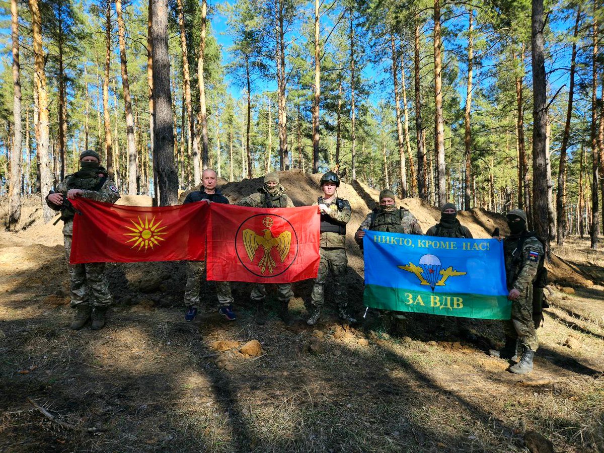 Имаме поздрав од нашите руски браќа, руските падобранци: „Да живее слободна Македонија во братска заедница со Русија“!

Тоа би било прекрасна алтернатива на нашето умирање во западните системи на декаденција и одроденост.

Поздравот ни го испратија преку телеграм каналот на