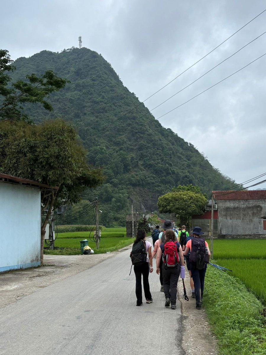 World Challenge Team 1’s trek phase is now complete! They have smashed every expectation and have three extremely proud leaders today - not even a monsoon could stop them⛰️🥹