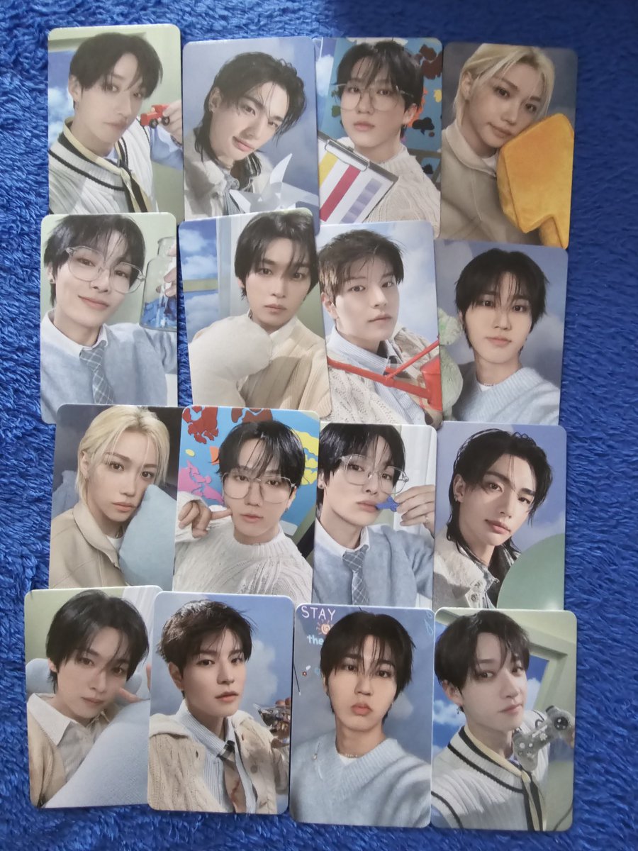 siposev's tweet image. Amúgy múlthéten megjött, csak elfelejtettem kibontani meg megnézni. 😅😀 #StrayKids #OverTheRain #Stay