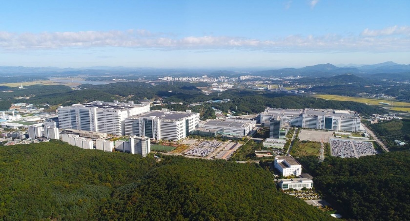 LG Display Plans Future Market Lead Through OLED Technology
hubs.li/Q03sFXQZ0