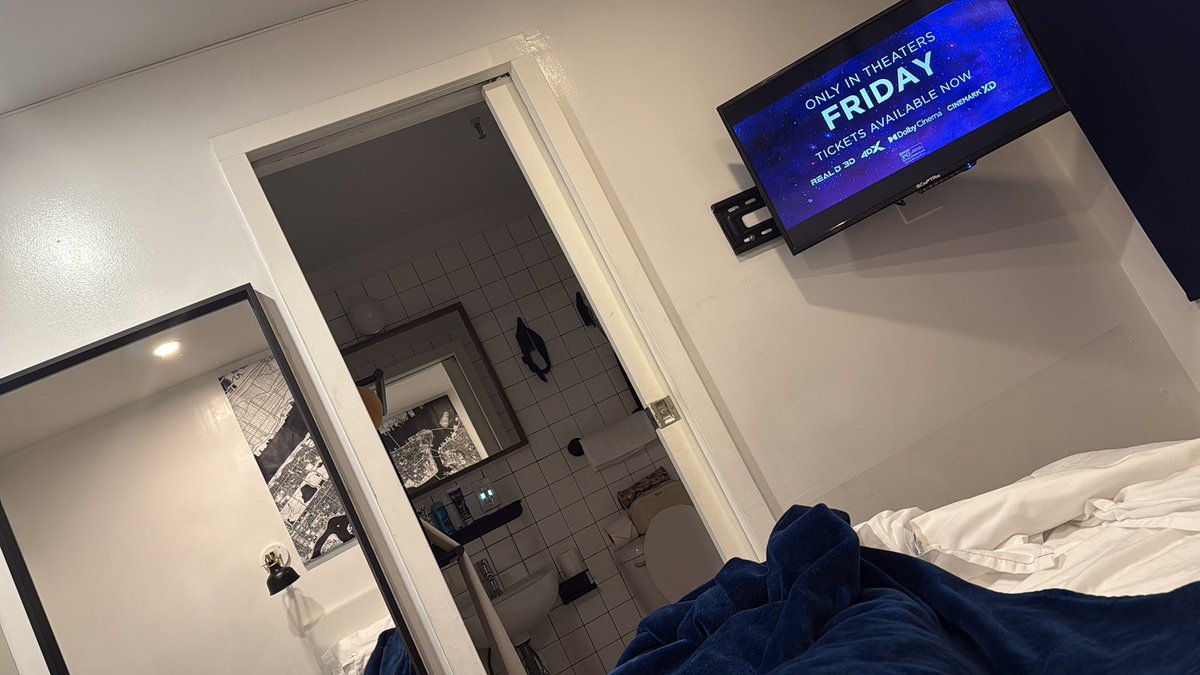 Keri_Fitz's tweet photo. When you’re in your 30’s &amp; have a concert to go to on a Wednesday night 🎶 I’ll be staying in bed (I did get up to go get coffee at 7am) saving the rest of my energy for the @Stray_Kids concert tonight ✌🏻✨ https://t.co/viYdpCYTg1
