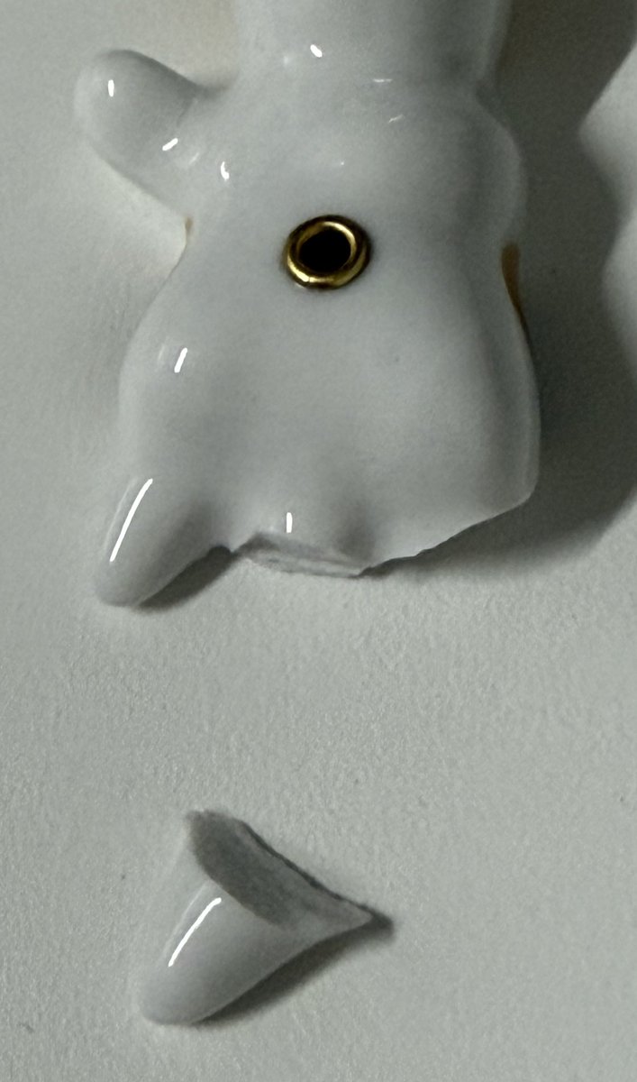 여튼 손 발 하나씩 남았으니
두번이나 더 깨트릴수 있어서 다행이라 생각ㅎ해