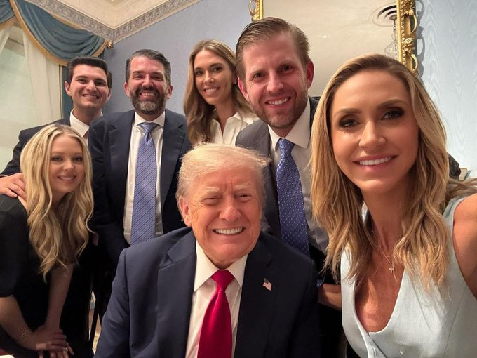 Drop a🇺🇸📷 if you're a TRUMPER and love the First family!!