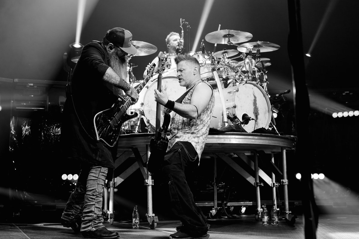 Quebec City, last night was unreal! Thanks for that ❤️‍🔥🤘🤘 

📷 @francescaludikar

#ThreeDaysGrace #QuebecCity #Canada